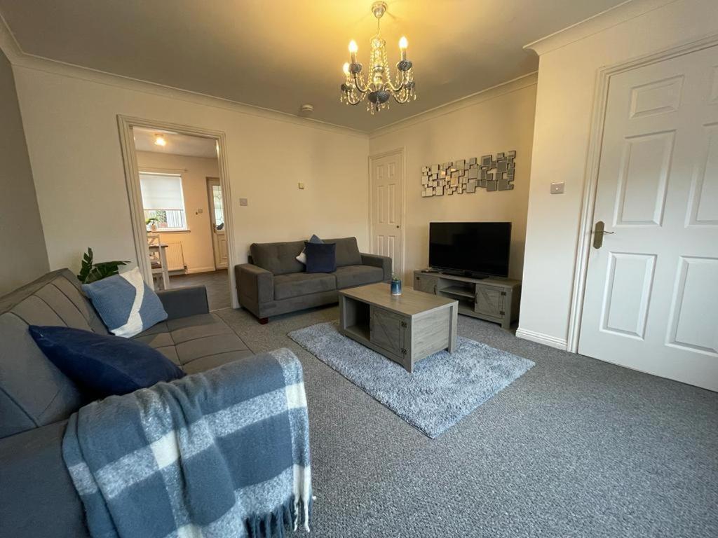 Ferguson House Villa Airdrie Exteriör bild