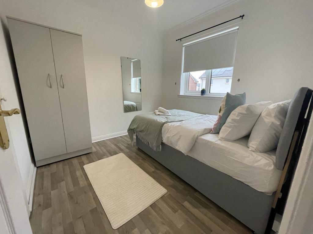 Ferguson House Villa Airdrie Exteriör bild