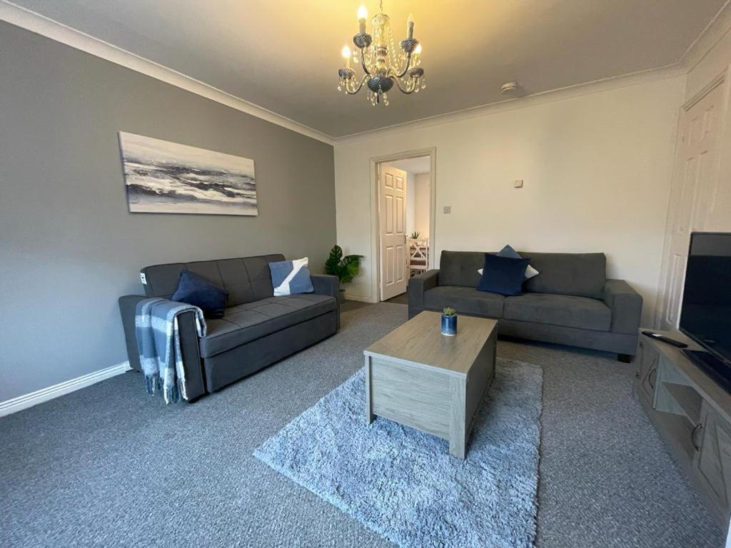 Ferguson House Villa Airdrie Exteriör bild