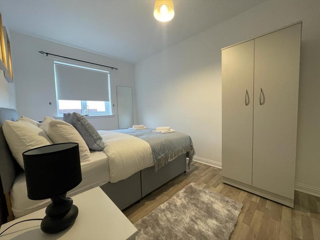 Ferguson House Villa Airdrie Exteriör bild