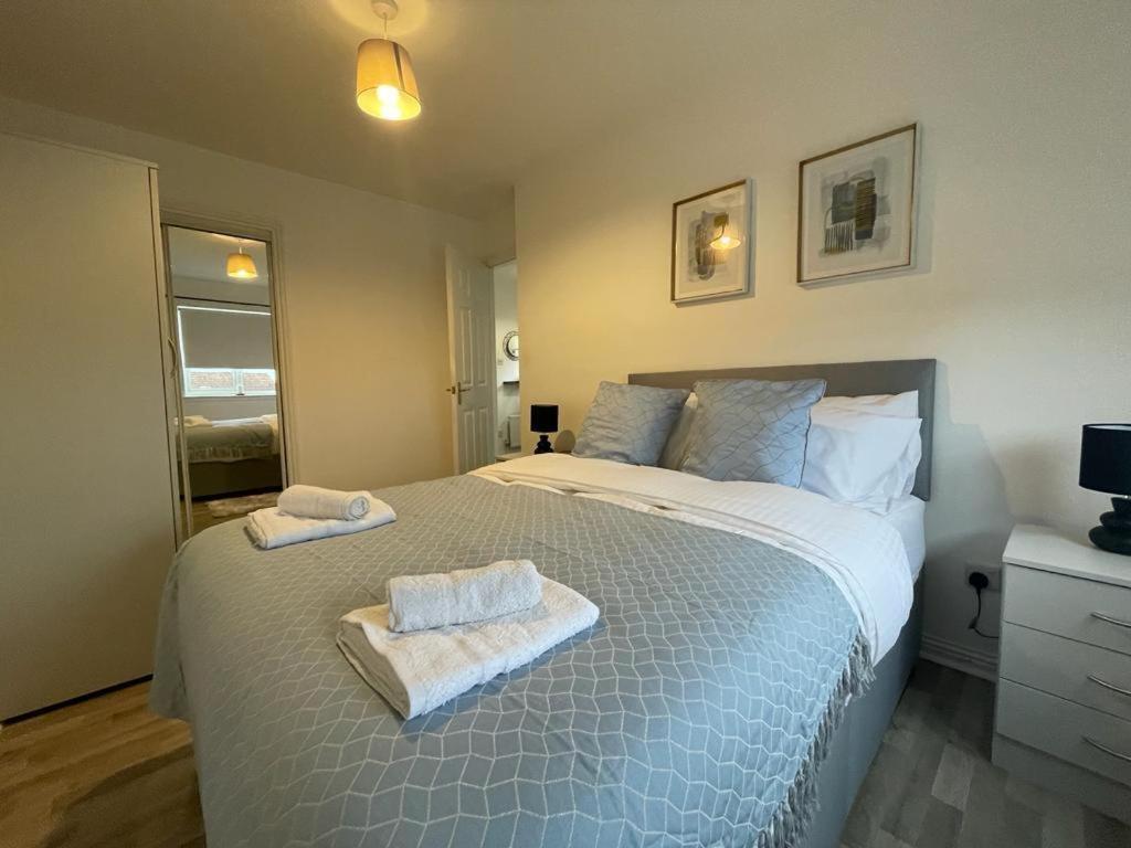 Ferguson House Villa Airdrie Exteriör bild